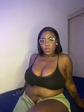 Snapshot of Alexia_24 chatting on 05-25-26, 01:11 Alexia 24 online show from 05-25-26, 01:11