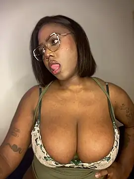 Snapshot of Alexia_24 chatting on 06-16-26, 04:15 Alexia 24 online show from 06-16-26, 04:15