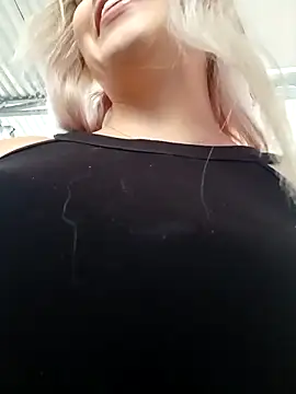 Snapshot of Belinda-Naughty chatting on 10-07-25, 01:19 Belinda-Naughty online show from 10-07-25, 01:19