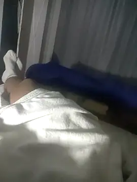 Snapshot of kulliguy chatting on 10-23-25, 07:01 kulliguy online show from 10-23-25, 07:01