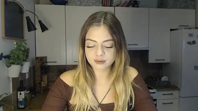 Snapshot of BuffyxLUST chatting on 10-28-25, 07:45 BuffyxLUST online show from 10-28-25, 07:45