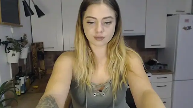 Snapshot of BuffyxLUST chatting on 11-11-25, 10:26 BuffyxLUST online show from 11-11-25, 10:26