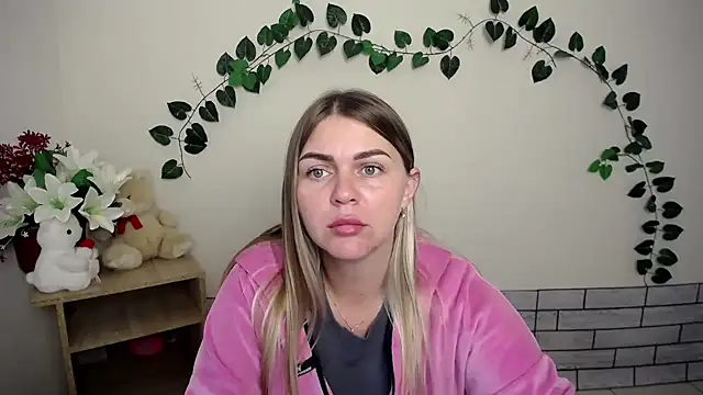 Snapshot of Magic_Katarina_ chatting on 09-15-25, 06:35 Magic Katarina online show from 09-15-25, 06:35