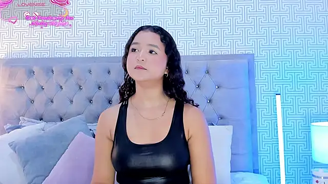 Evaa Lunna  online show from 11-29-25, 07:06