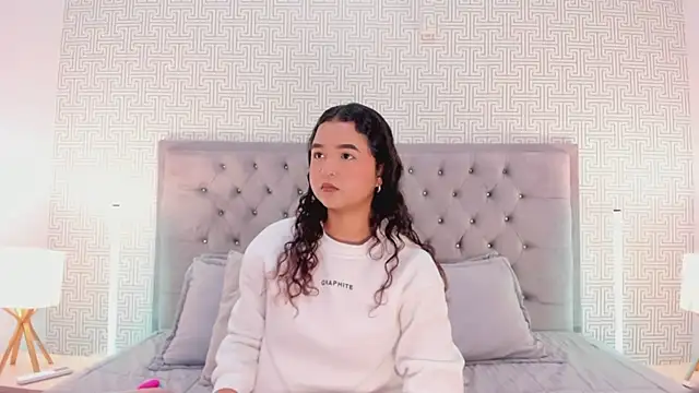 Evaa Lunna  online show from 03-02-26, 08:26