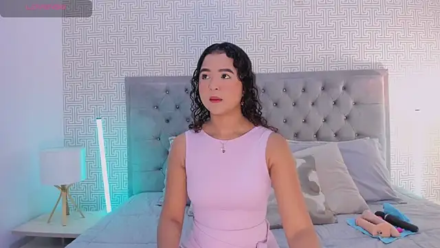 Snapshot of Evaa_Lunna_ chatting on 05-20-26, 08:26 Evaa Lunna online show from 05-20-26, 08:26