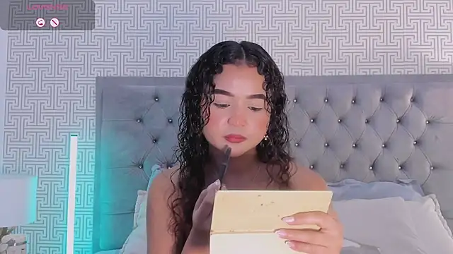 Snapshot of Evaa_Lunna_ chatting on 05-22-26, 08:36 Evaa Lunna online show from 05-22-26, 08:36
