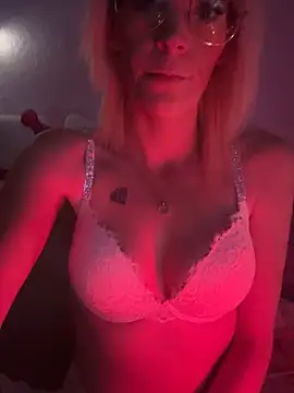 Snapshot of geilemine chatting on 09-30-25, 11:43 geilemine online show from 09-30-25, 11:43