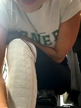 Snapshot of Ninazhang chatting on 10-11-25, 02:22 Ninazhang online show from 10-11-25, 02:22