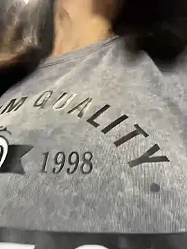 Snapshot of Ninazhang chatting on 12-19-25, 01:56 Ninazhang online show from 12-19-25, 01:56