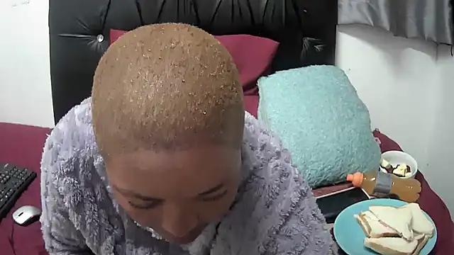 Flirtfatale online show from 10-07-25, 09:45