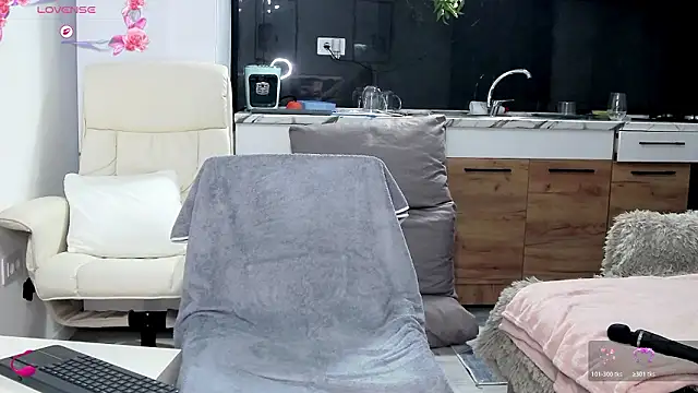 Anna glamlovely online show from 02-24-26, 12:36