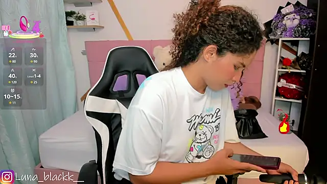 Snapshot of Luna_blackk chatting on 01-31-26, 09:02 Luna blackk online show from 01-31-26, 09:02