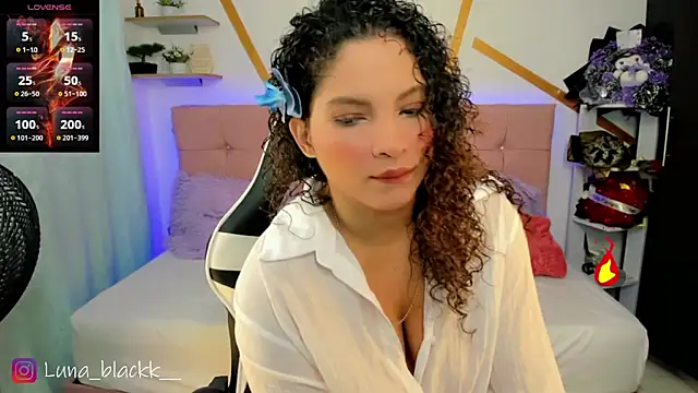 Snapshot of Luna_blackk chatting on 05-03-26, 09:10 Luna blackk online show from 05-03-26, 09:10