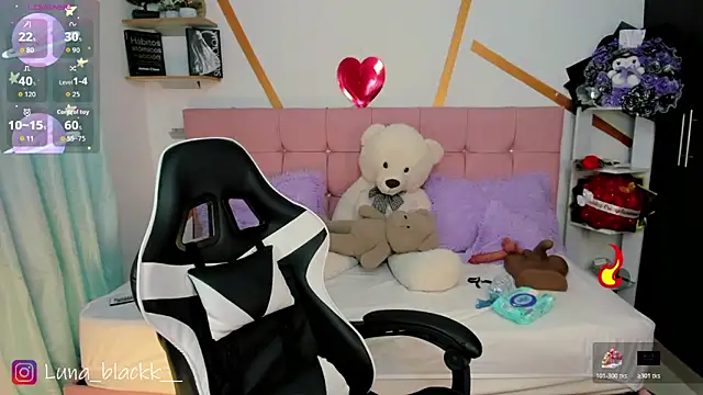 Snapshot of Luna_blackk chatting on 06-20-26, 09:06 Luna blackk online show from 06-20-26, 09:06