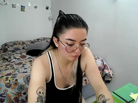 Snapshot of Came-II chatting on 11-19-25, 04:18 Came-II online show from 11-19-25, 04:18