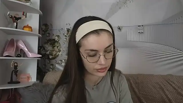 EvoletteLouLou online show from 11-05-25, 05:24