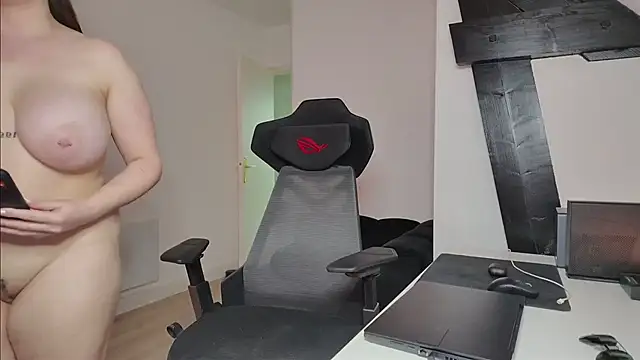 Snapshot of Luna_Doll@xh chatting on 03-05-26, 08:38 Luna Dollxh online show from 03-05-26, 08:38