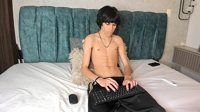 Snapshot of Diamond_twink chatting on 06-09-26, 03:56 Diamond twink online show from 06-09-26, 03:56
