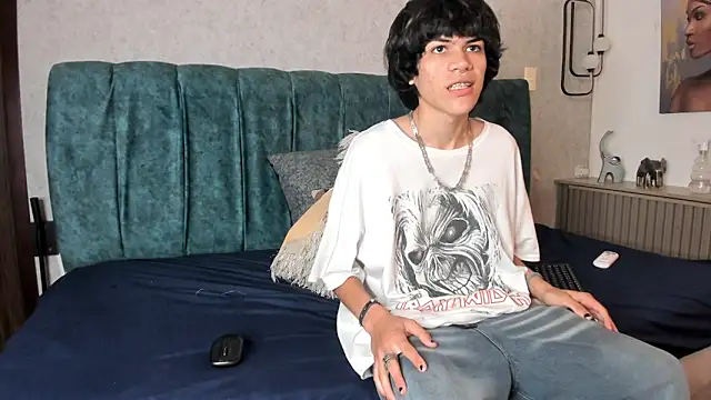 Snapshot of Diamond_twink chatting on 06-12-26, 03:22 Diamond twink online show from 06-12-26, 03:22