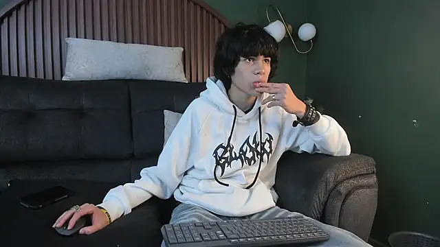 Diamond twink online show from 07-04-26, 05:24