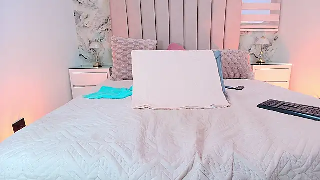 Snapshot of celeste_moonx chatting on 11-18-25, 03:16 celeste moonx online show from 11-18-25, 03:16