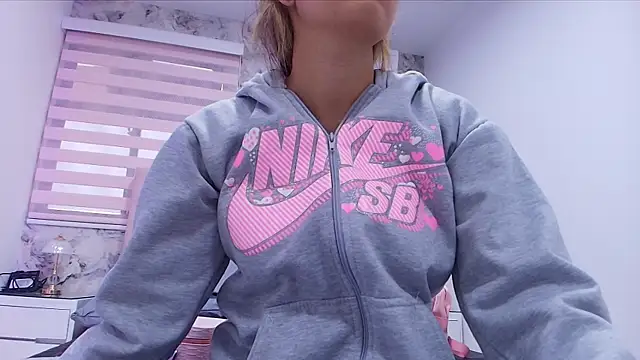 Snapshot of celeste_moonx chatting on 11-22-25, 11:53 celeste moonx online show from 11-22-25, 11:53