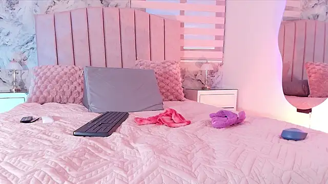 Snapshot of celeste_moonx chatting on 11-25-25, 12:05 celeste moonx online show from 11-25-25, 12:05