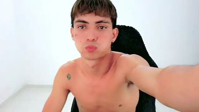 Thommy cute online show from 08-04-26, 01:09