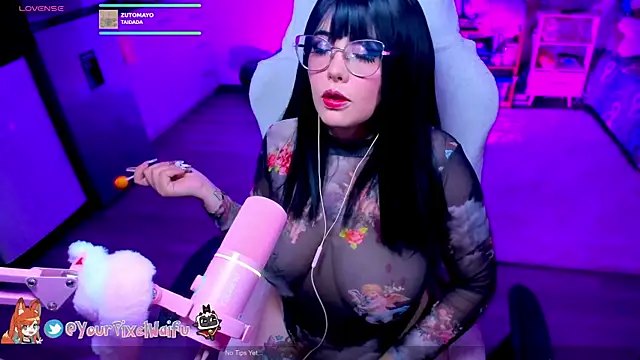 Snapshot of AlyssaRomanova chatting on 11-08-25, 03:18 AlyssaRomanova online show from 11-08-25, 03:18