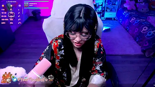 Snapshot of AlyssaRomanova chatting on 11-15-25, 02:20 AlyssaRomanova online show from 11-15-25, 02:20