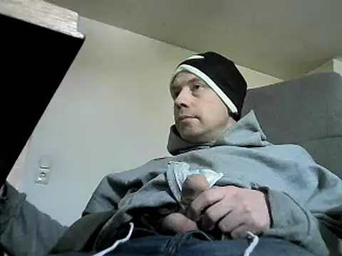 Snapshot of skateboy78 chatting on 01-03-25, 12:30 skateboy78 online show from 01-03-25, 12:30