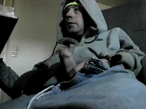 Snapshot of skateboy78 chatting on 01-19-25, 02:49 skateboy78 online show from 01-19-25, 02:49