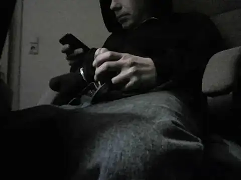 Snapshot of skateboy78 chatting on 01-31-25, 06:03 skateboy78 online show from 01-31-25, 06:03