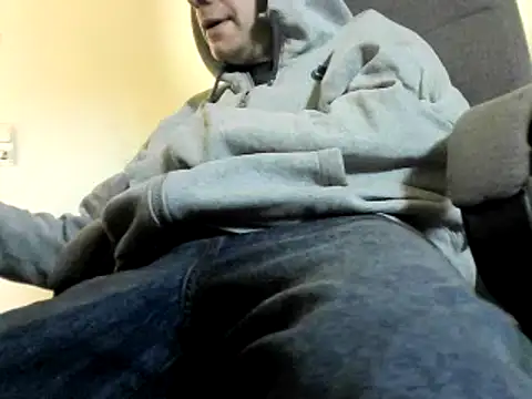 Snapshot of skateboy78 chatting on 02-04-25, 11:49 skateboy78 online show from 02-04-25, 11:49