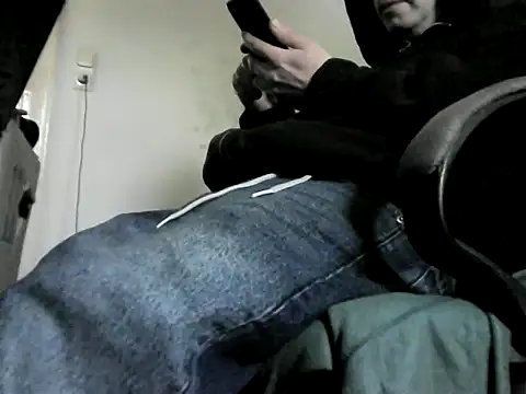 Snapshot of skateboy78 chatting on 02-17-25, 09:13 skateboy78 online show from 02-17-25, 09:13