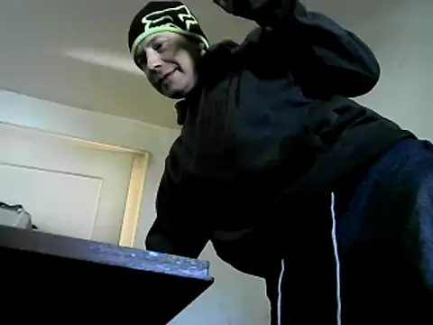 Snapshot of skateboy78 chatting on 03-19-25, 10:11 skateboy78 online show from 03-19-25, 10:11