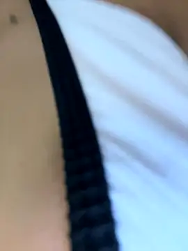 Snapshot of violeta_18x chatting on 10-24-25, 03:52 violeta 18x online show from 10-24-25, 03:52