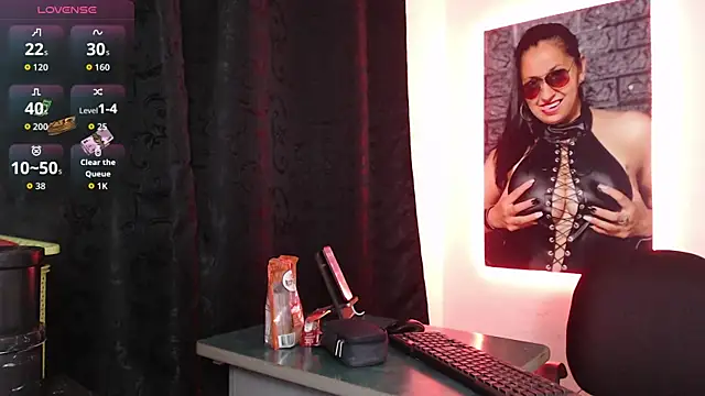 Snapshot of holydeath_1 chatting on 10-15-25, 10:10 holydeath 1 online show from 10-15-25, 10:10