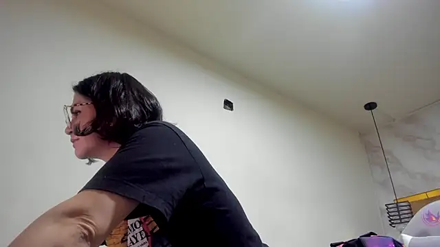 Snapshot of Luciifeer_ chatting on 12-18-25, 03:18 Luciifeer online show from 12-18-25, 03:18