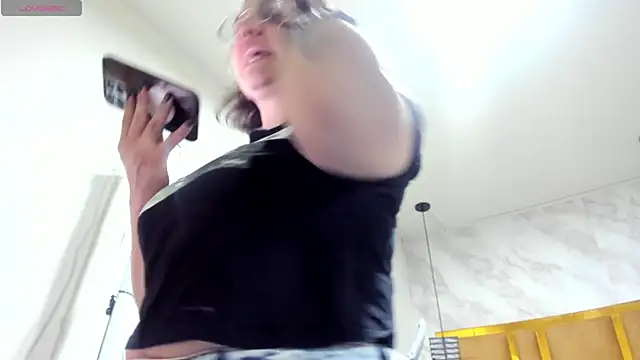 Snapshot of Luciifeer_ chatting on 02-11-26, 06:46 Luciifeer online show from 02-11-26, 06:46