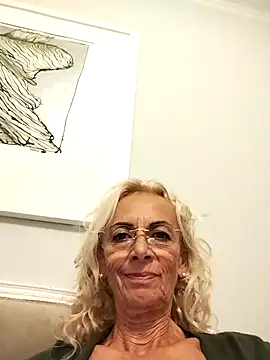 clarabell4 online show from 09-19-25, 08:42