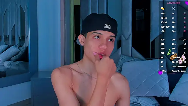 Snapshot of Sebax_Young chatting on 10-24-25, 07:54 Sebax Young online show from 10-24-25, 07:54