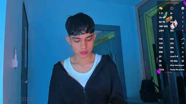 Snapshot of Sebax_Young chatting on 10-28-25, 04:16 Sebax Young online show from 10-28-25, 04:16