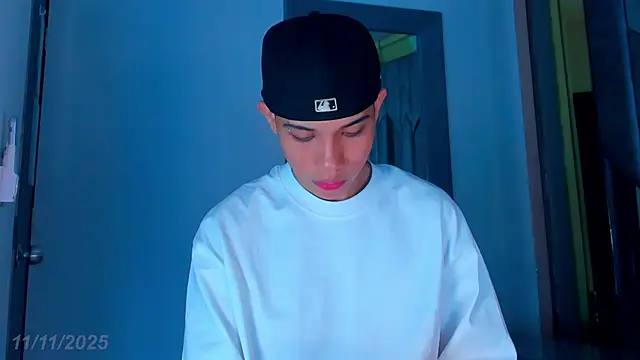 Snapshot of Sebax_Young chatting on 11-11-25, 07:58 Sebax Young online show from 11-11-25, 07:58