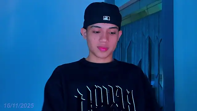 Snapshot of Sebax_Young chatting on 11-16-25, 08:25 Sebax Young online show from 11-16-25, 08:25