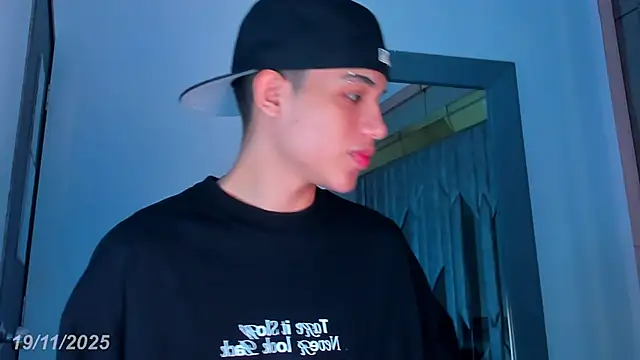 Snapshot of Sebax_Young chatting on 11-19-25, 08:31 Sebax Young online show from 11-19-25, 08:31