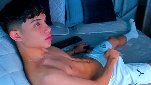 Snapshot of Sebax_Young chatting on 11-25-25, 01:33 Sebax Young online show from 11-25-25, 01:33