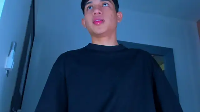 Snapshot of Sebax_Young chatting on 11-26-25, 09:05 Sebax Young online show from 11-26-25, 09:05