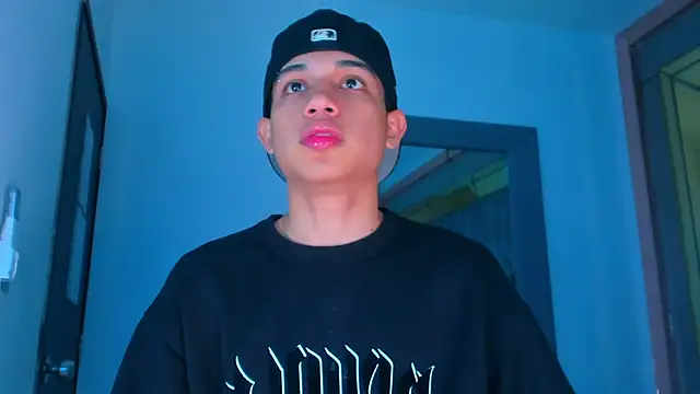 Snapshot of Sebax_Young chatting on 11-30-25, 08:24 Sebax Young online show from 11-30-25, 08:24